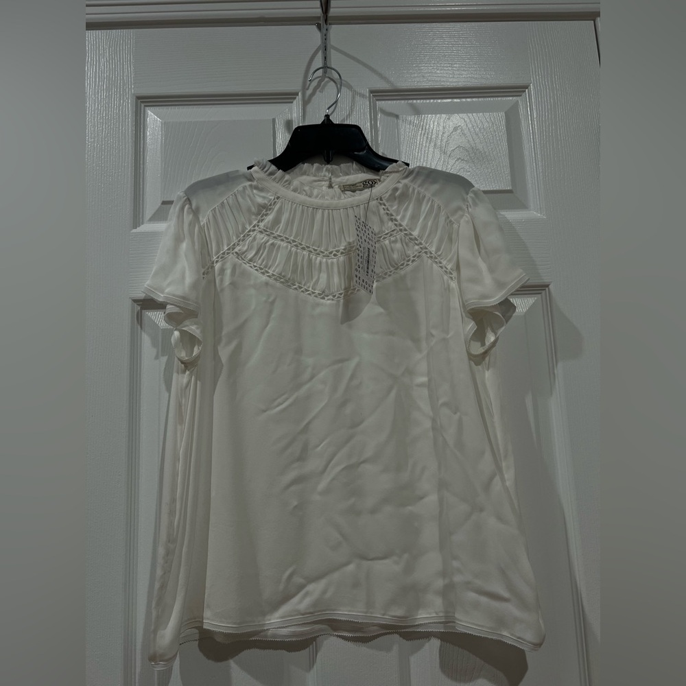 Retail for $399 GO by GOSILK Women Short Sleeve White Top Size LARGE